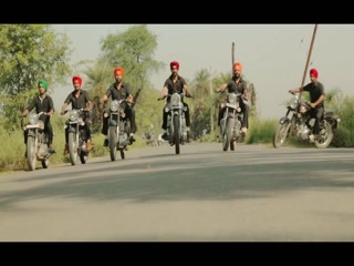 Pagg Video Song ethumb-010.jpg