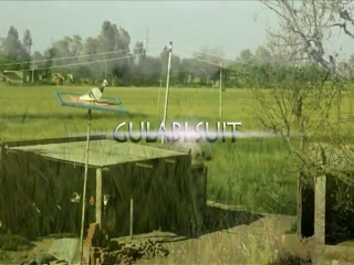 Gulabi Suit Video Song ethumb-003.jpg