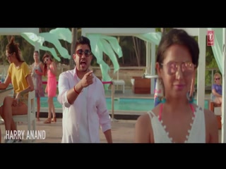 Queen Banja Video Song ethumb-008.jpg